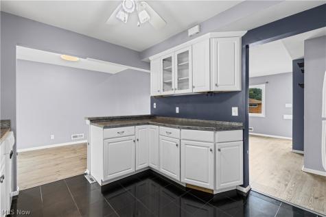 578 E Dartmoor Avenue Seven Hills OH 44131