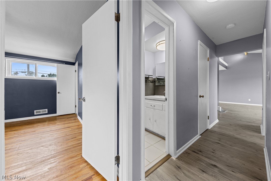 578 E Dartmoor Avenue Seven Hills OH 44131