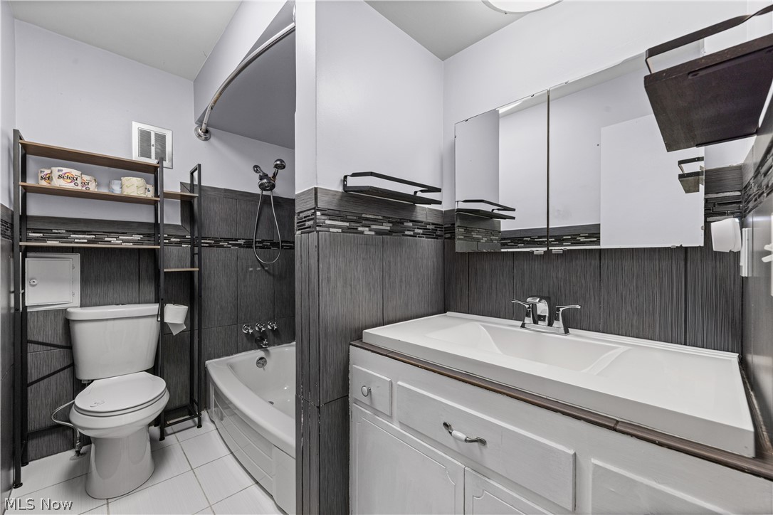 578 E Dartmoor Avenue Seven Hills OH 44131
