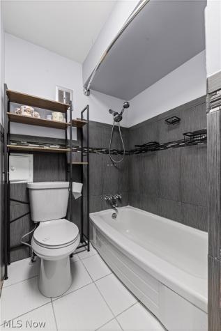 578 E Dartmoor Avenue Seven Hills OH 44131