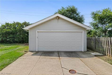 578 E Dartmoor Avenue Seven Hills OH 44131