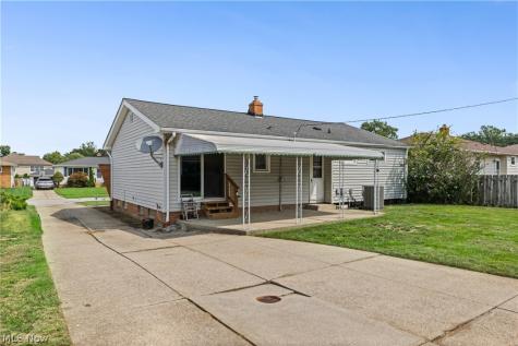578 E Dartmoor Avenue Seven Hills OH 44131
