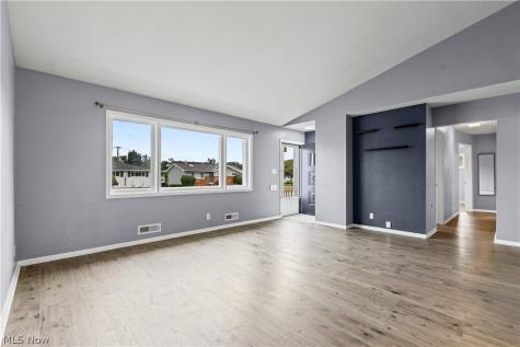 578 E Dartmoor Avenue Seven Hills OH 44131
