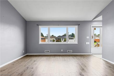 578 E Dartmoor Avenue Seven Hills OH 44131