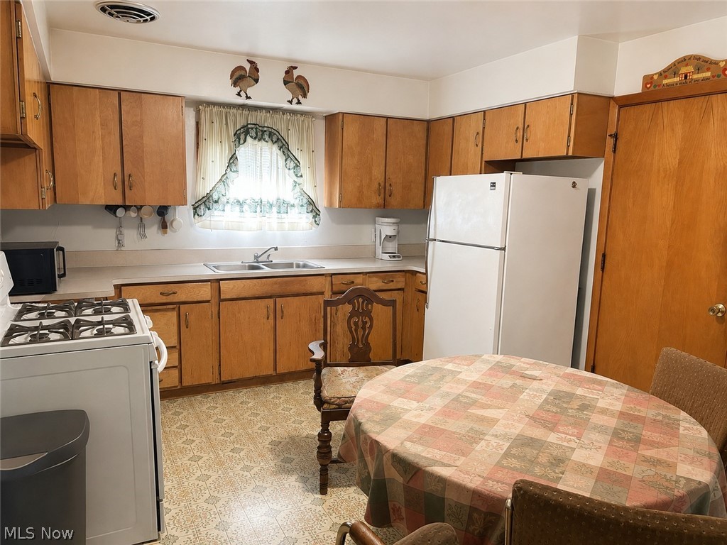 20504 Alameda Parkway Highland Hills OH 44128