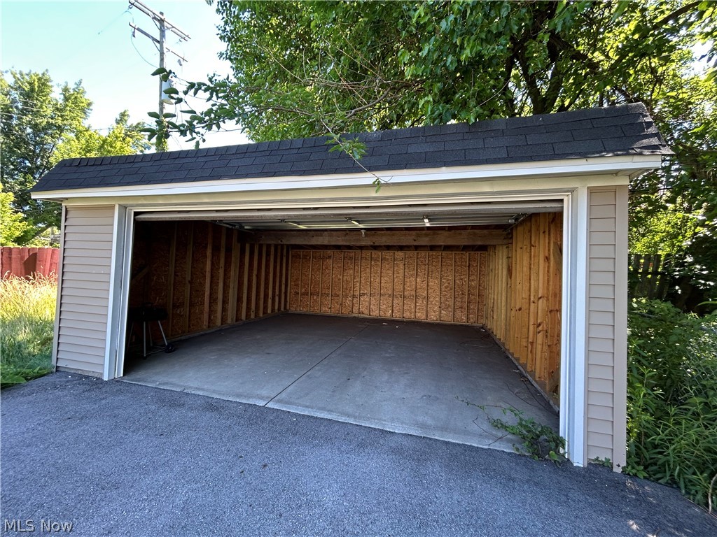 1251 E 143rd Street East Cleveland OH 44112