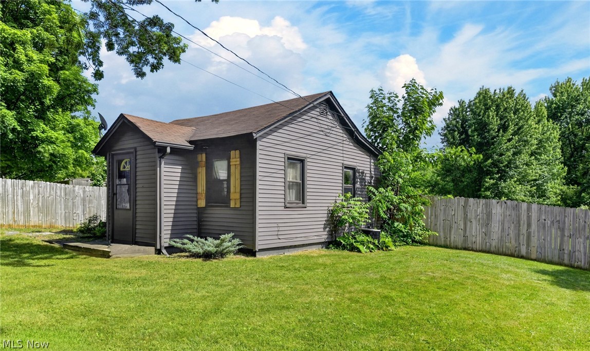 555 Secrist Lane Girard OH 44420