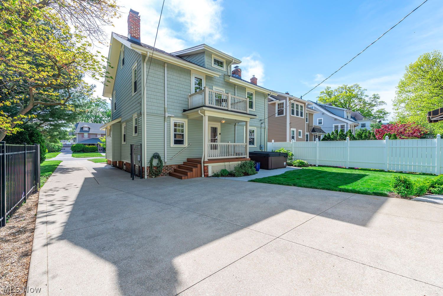 1246 Overlook Road Lakewood OH 44107