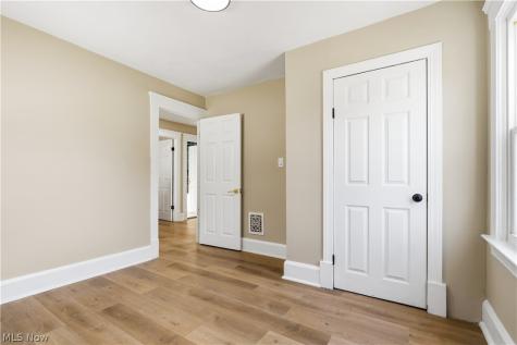 1565 Winton Lakewood OH 44107