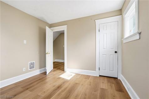 1565 Winton Lakewood OH 44107