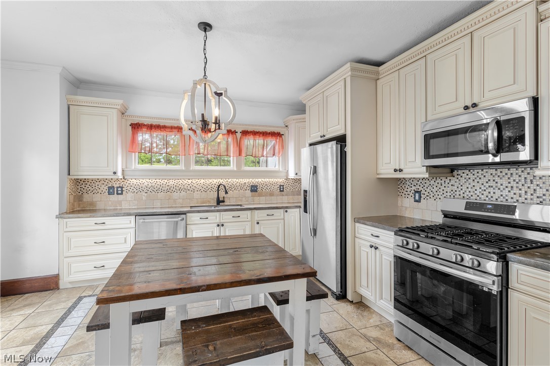 1407 Stewart Avenue Cambridge OH 43725
