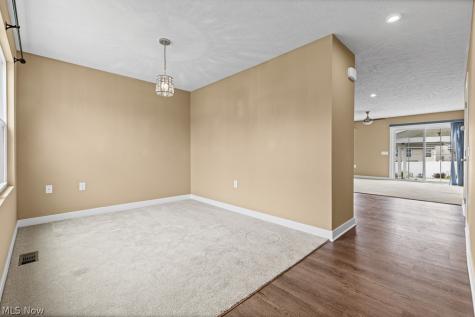 998 Sunrise Way Akron OH 44312