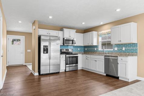 998 Sunrise Way Akron OH 44312