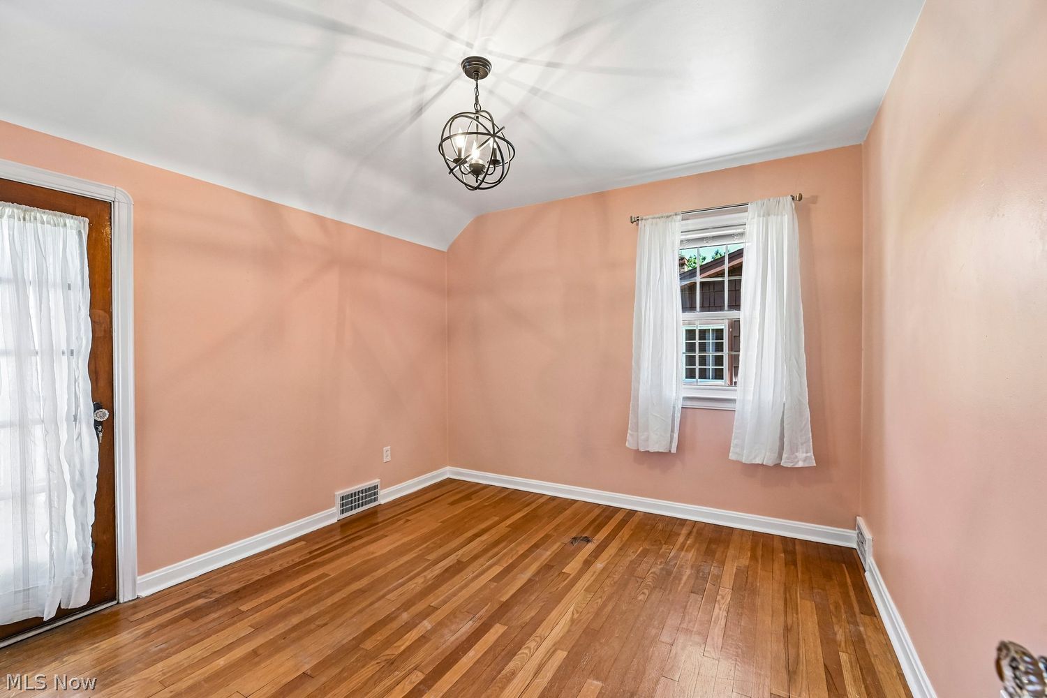 2052 Hillcrest Avenue Old Brooklyn OH 44109
