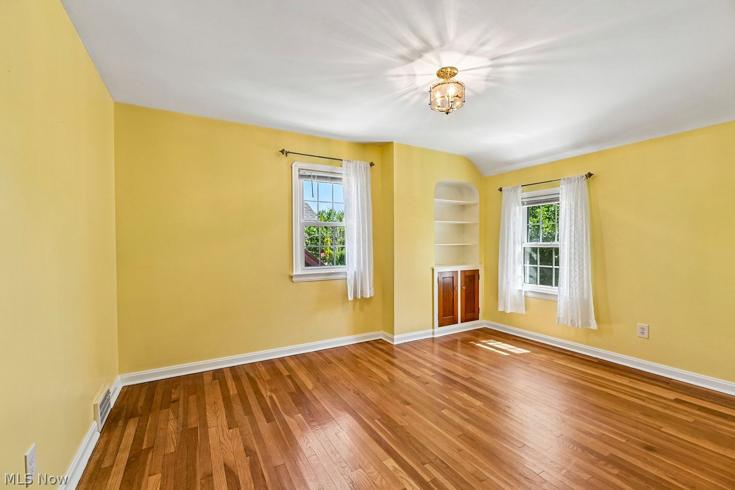 2052 Hillcrest Avenue Old Brooklyn OH 44109