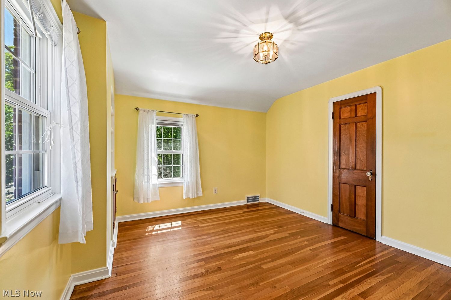 2052 Hillcrest Avenue Old Brooklyn OH 44109