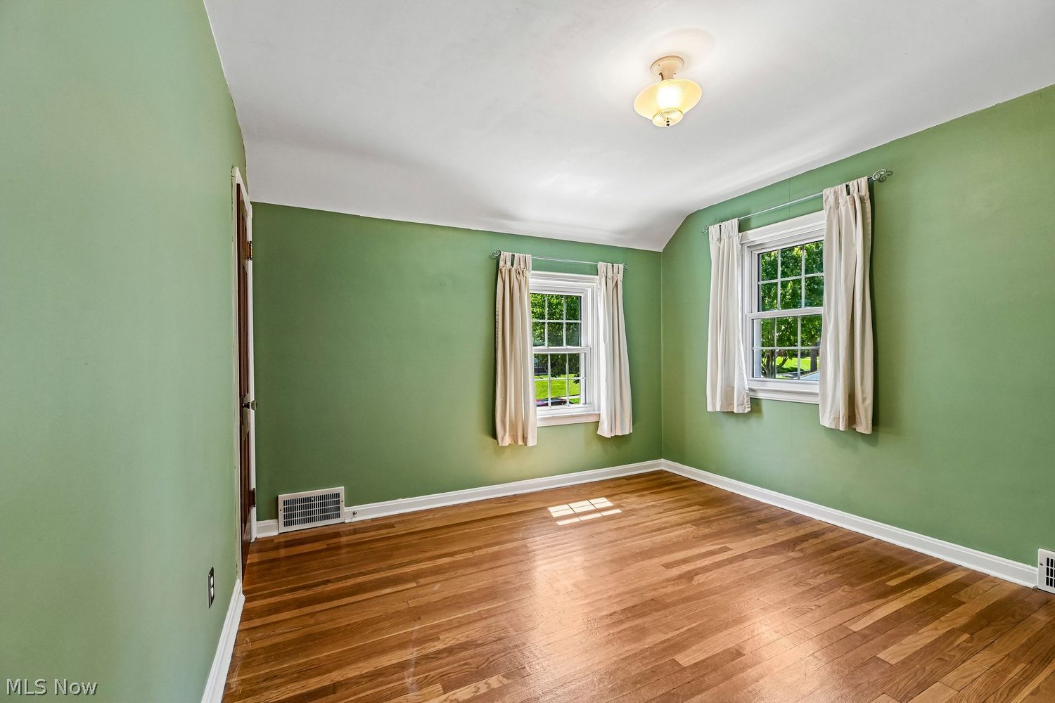 2052 Hillcrest Avenue Old Brooklyn OH 44109