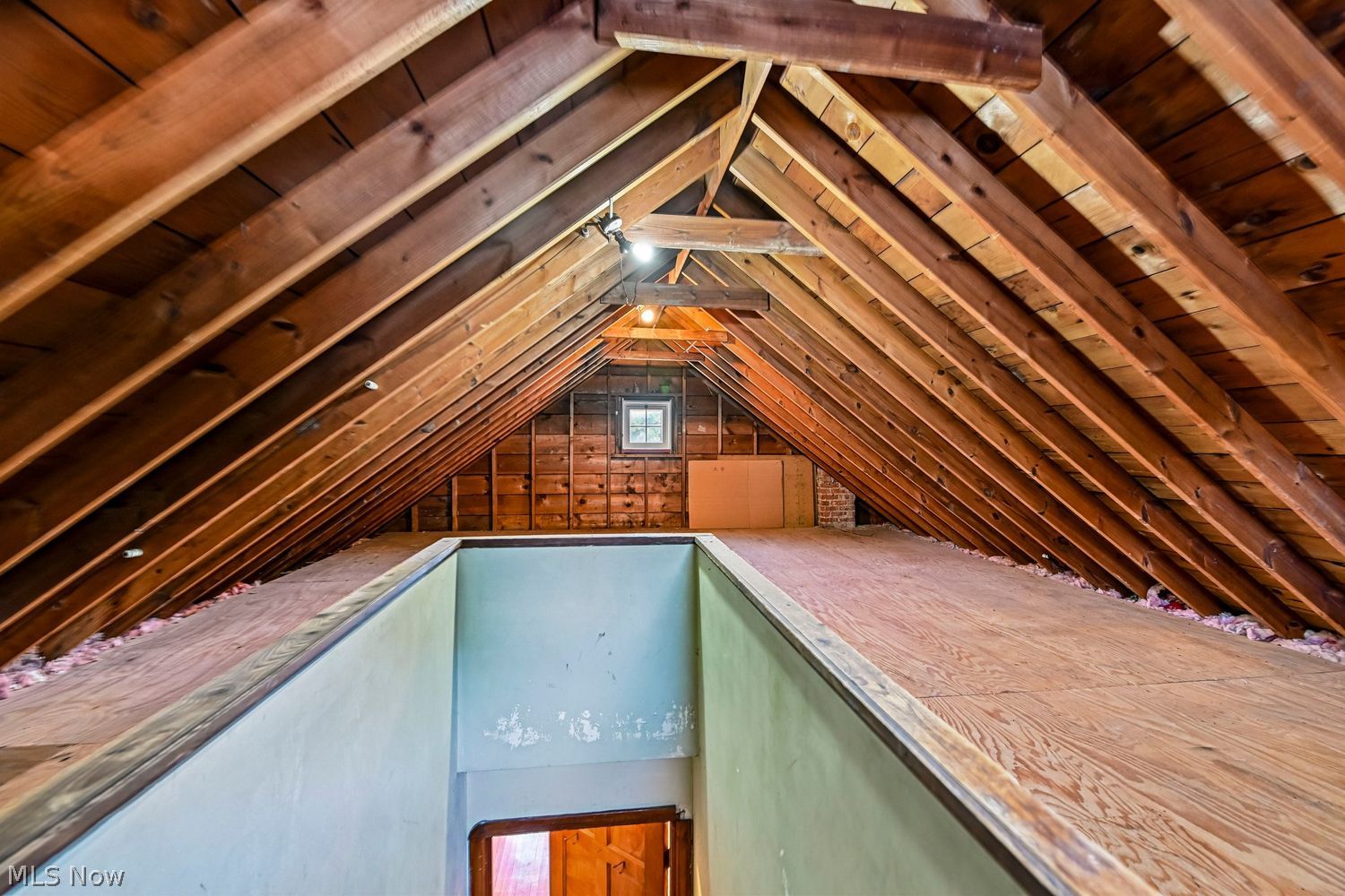 2052 Hillcrest Avenue Old Brooklyn OH 44109