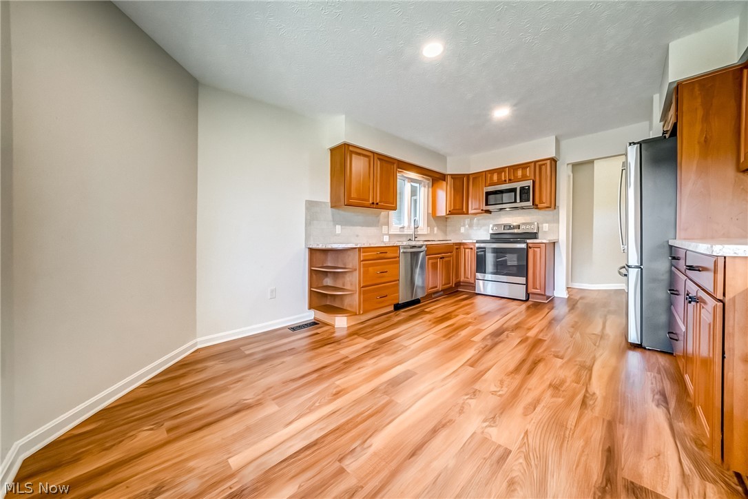 115 Ambleside Way Amherst OH 44001