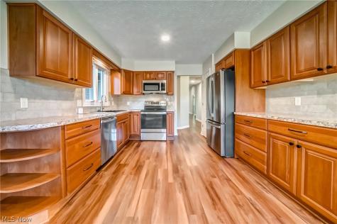 115 Ambleside Way Amherst OH 44001