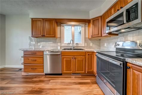 115 Ambleside Way Amherst OH 44001