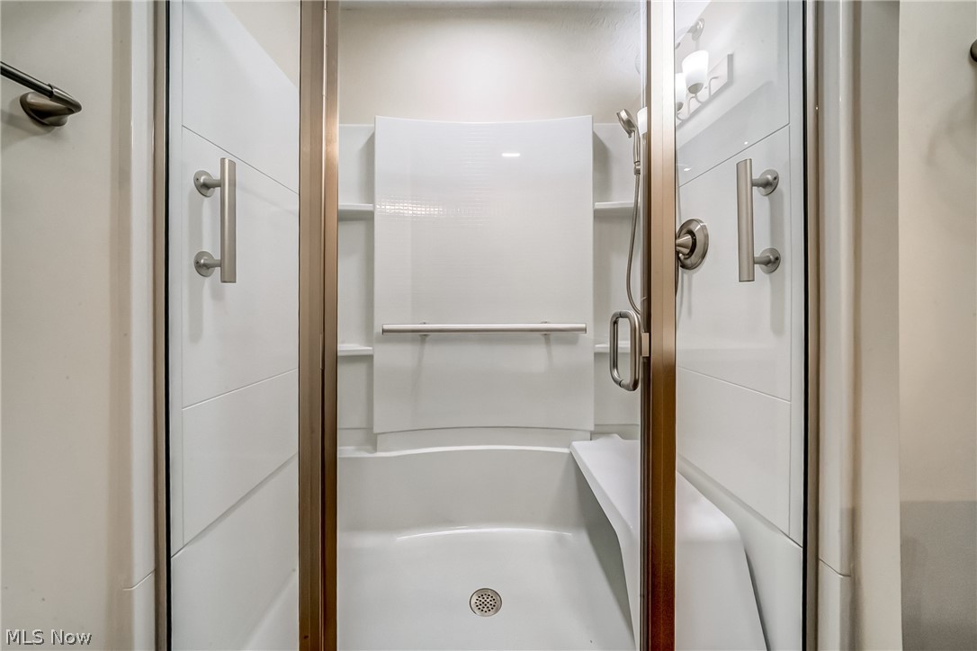 115 Ambleside Way Amherst OH 44001