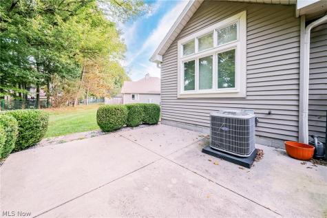 115 Ambleside Way Amherst OH 44001