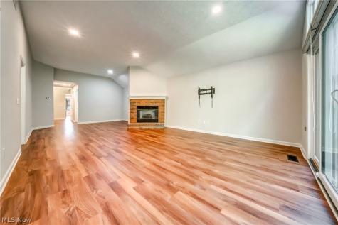 115 Ambleside Way Amherst OH 44001