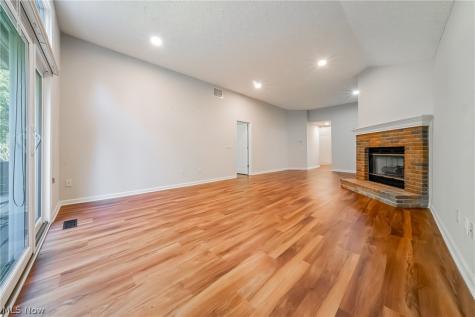 115 Ambleside Way Amherst OH 44001