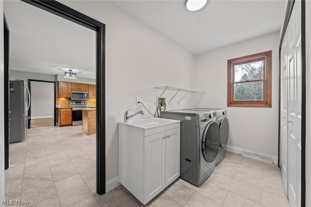 165 Valley Brook Boulevard Hinckley OH 44233