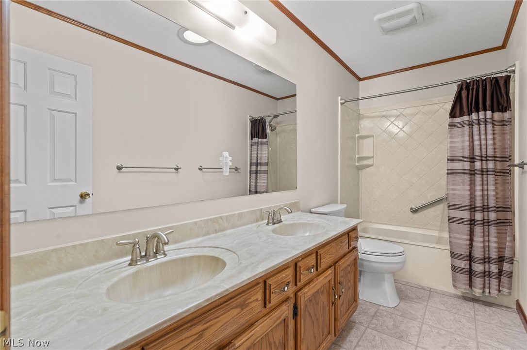165 Valley Brook Boulevard Hinckley OH 44233