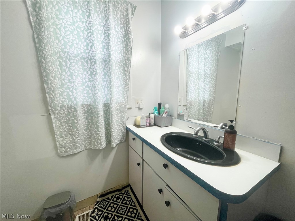 2193 E 35th Street Cleveland OH 44115