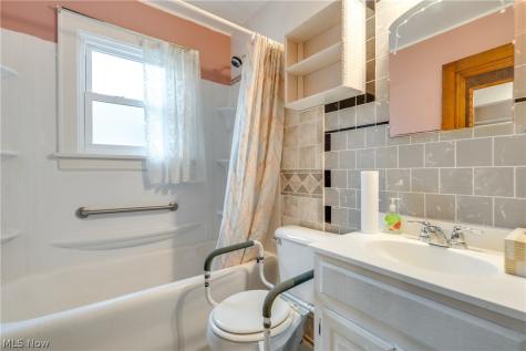 1425 Chippewa Avenue Akron OH 44305