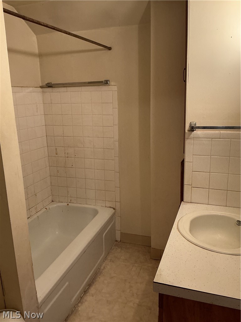 667 Seiberling Street Akron OH 44306