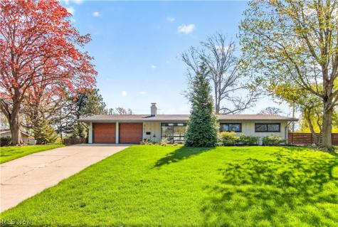 463 Queenswood Drive Bay Village OH 44140