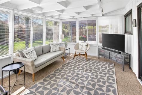 463 Queenswood Drive Bay Village OH 44140
