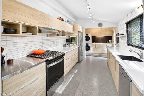 463 Queenswood Drive Bay Village OH 44140