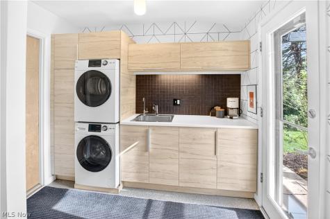 463 Queenswood Drive Bay Village OH 44140