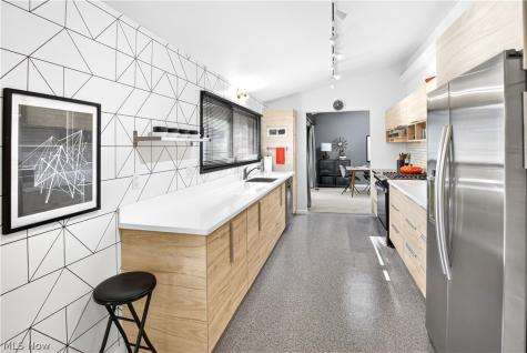 463 Queenswood Drive Bay Village OH 44140