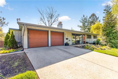 463 Queenswood Drive Bay Village OH 44140
