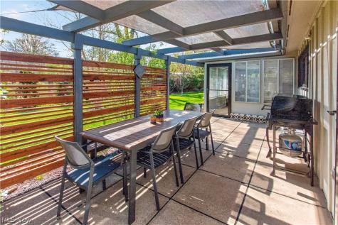 463 Queenswood Drive Bay Village OH 44140