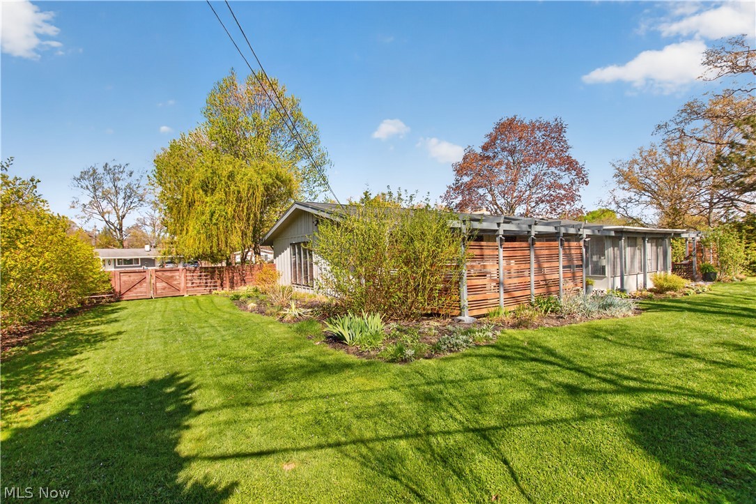 463 Queenswood Drive Bay Village OH 44140