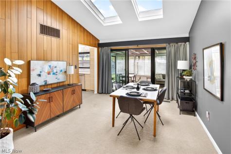 463 Queenswood Drive Bay Village OH 44140