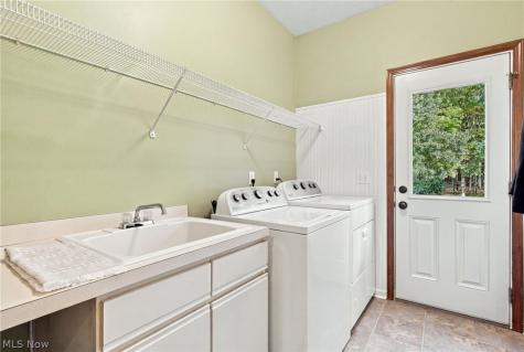 11627 Fox Strongsville OH 44149
