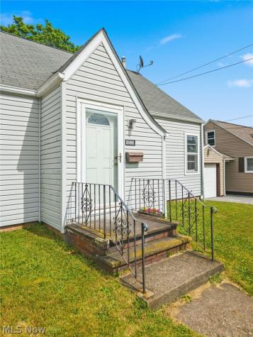 1612 Cherry Avenue NE Canton OH 44714
