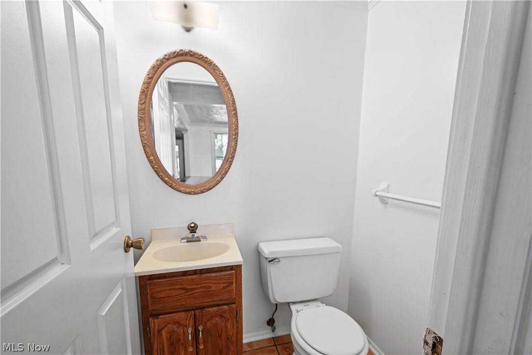 1546 Woodhill Circle NE Warren OH 44484