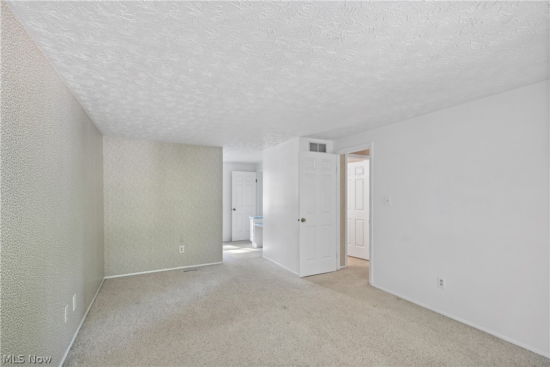 1546 Woodhill Circle NE Warren OH 44484