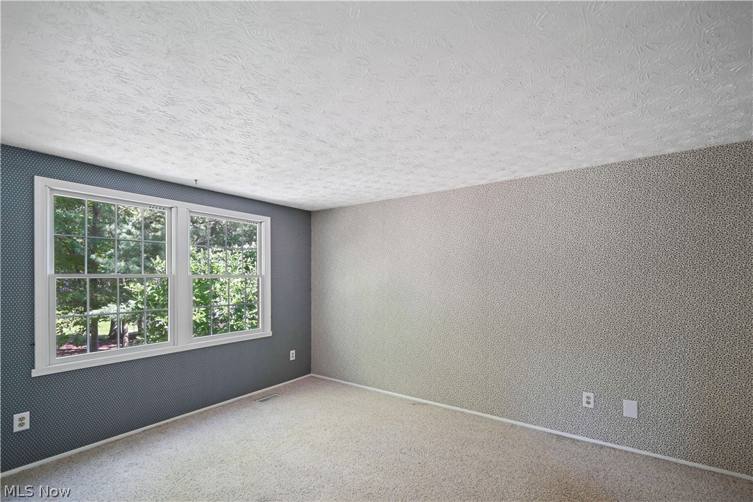 1546 Woodhill Circle NE Warren OH 44484