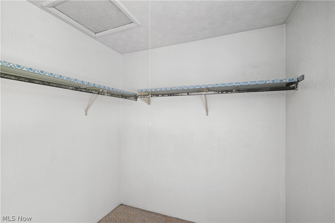 1546 Woodhill Circle NE Warren OH 44484