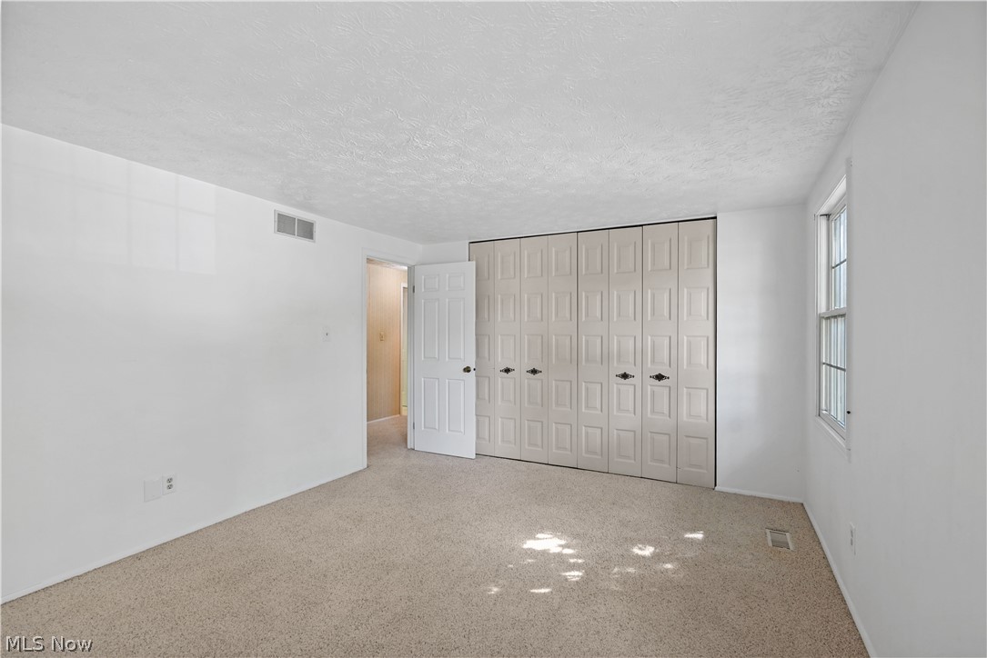 1546 Woodhill Circle NE Warren OH 44484